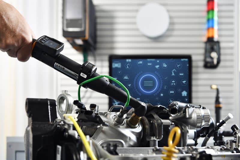 Electric assembly tool tightening a fastener on an assembly line