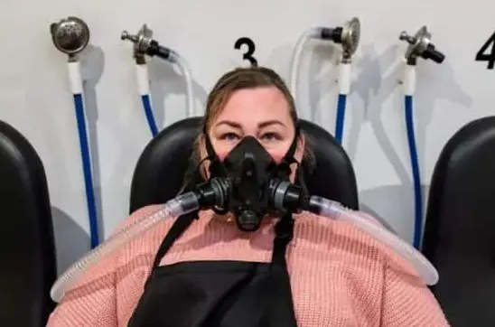 Oxygen therapy in a hyperbaric chamber at the therapy centre